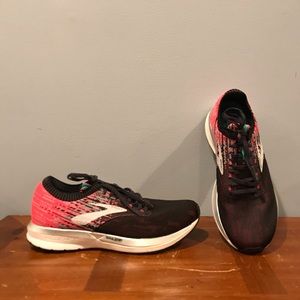 Brooks Ricochet pink and black